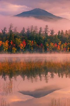 Herfst bij Connery Pond in Adirondacks State Park