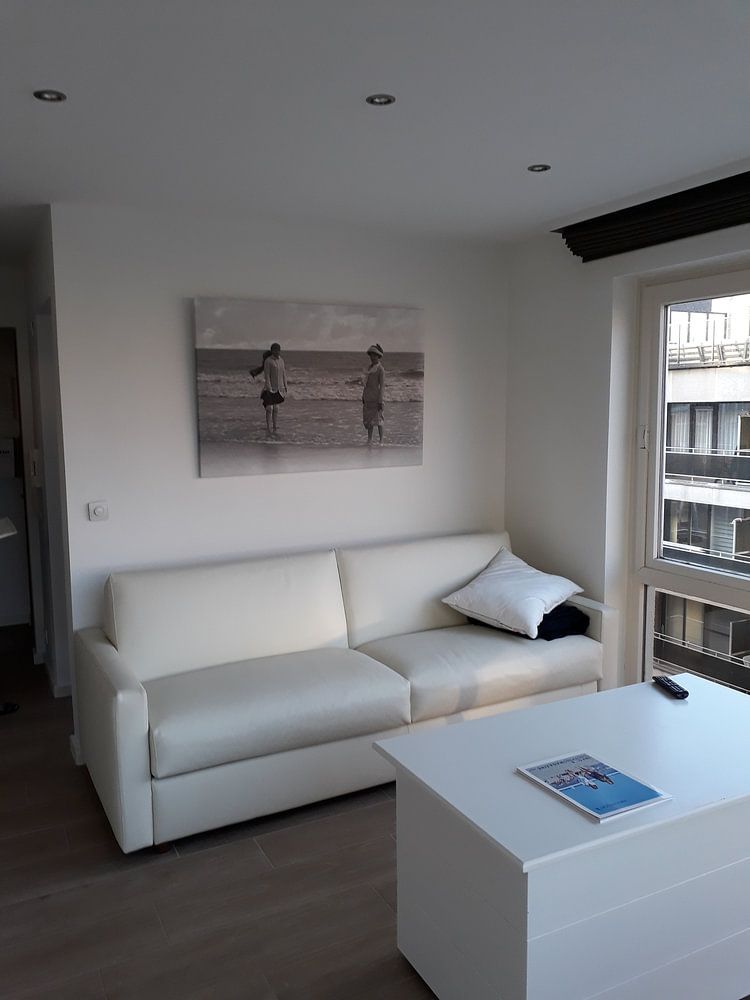 Paddling in 1915  by Timeview Vintage Images 