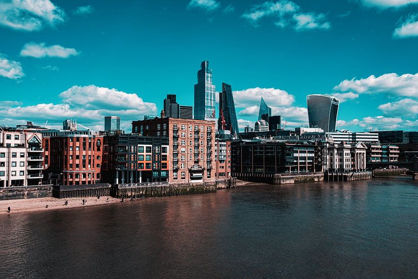 London by Hello Pompoyo