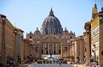 St Peter's cathedral in Rome. by Floyd Angenent