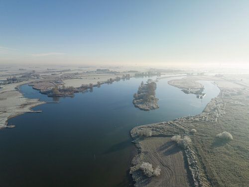 Zonsopgang over de IJssel in de IJsseldelta in de winter