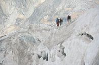 Klimmers op de Aiguille du Midi, Chamonix-Mont-Blanc, France van Yvette J. Meijer thumbnail