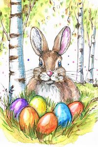 Osterhase mit bunten Ostereiern im Gras mit Birkenbäumen
