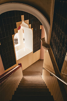 Treppen- und Bogenarchitektur im Kek Lok Si-Tempel, George Town