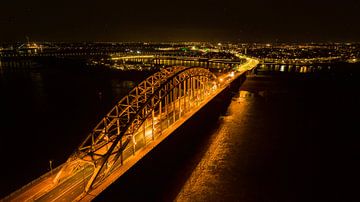 De Waalburg verlicht in de avond | Nijmegen van Paul Beckers