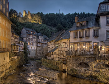 Monschau in der Abenddämmerung