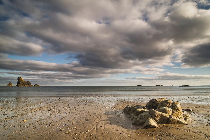 Een strand in zuid Ierland van Peter Bijsterveld