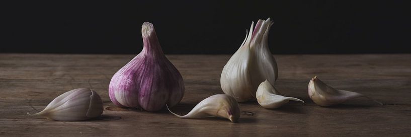 Stilleven: For someone who doesn't like garlic, part 2 van Alexander Tromp