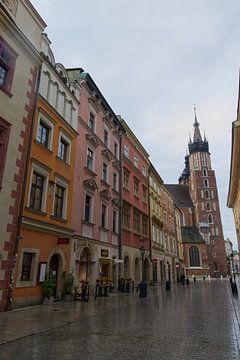 Straatje in Krakau, Polen van Caught By Light