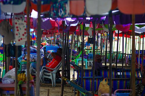 Under the parasols by Niek Traas