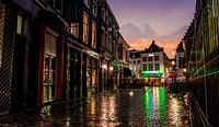 Regenachtige avond in de Torenstraat te Breda van Floris Oosterveld thumbnail