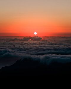 Sonnenaufgang über den Wolken auf Madeira