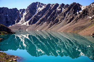 Ala-Kul meer in Tien Shan-gebergte, Kirgizië van Laimute Kuriene