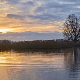 zonsopkomst op water von Ferry Kalthof