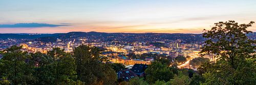 Panorama Stuttgart in de avond