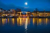 Amsterdam verlichte bruggen aan de Amstel in de winter van Sjoerd van der Wal Fotografie thumbnail