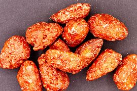 Glasierte karamellisierte Mandeln mit Zuckermantel als Snack von de-nue-pic