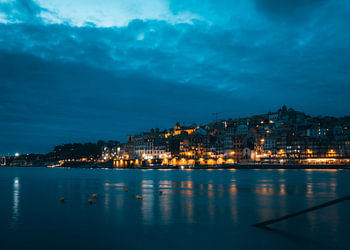 Porto Skyline tijdens het blauwe uur