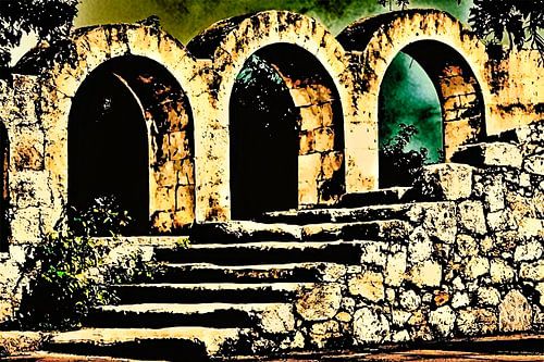Vieilles arches et marches en pierre