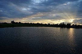 Haaften zonsondergang bij de haven van Piet van Rijswijk
