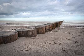 Ostseestrand mit dramatischen Wolken und Meer im Fischland Zings von Thilo Wagner