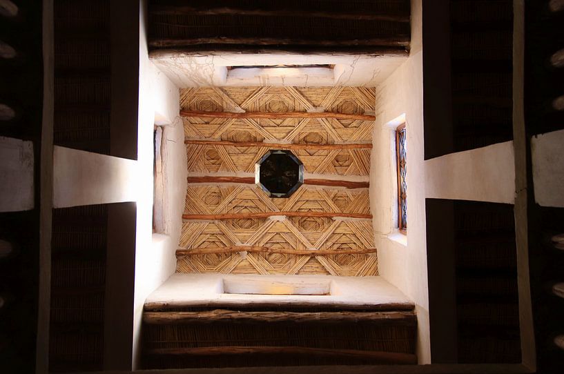 Het dak van een kasbah van Jan Katuin