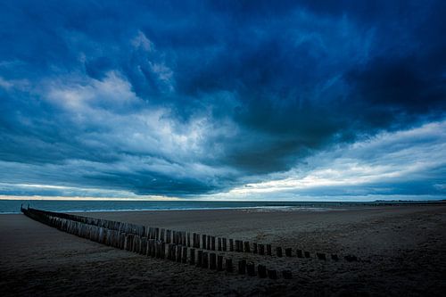 Behind dark clouds there is always sunshine von Thomas Gladdines