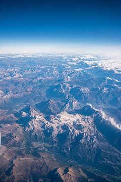 Luftaufnahme über den Tiroler und Südtiroler Alpen