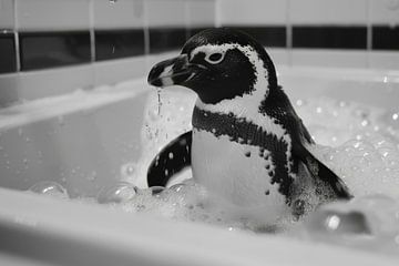 Fröhlicher Pinguin in der Badewanne - Ein bezauberndes Badezimmerbild für Ihr WC von Felix Brönnimann