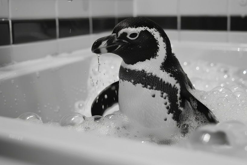 Vrolijke pinguïn in bad - een betoverende badkamerfoto voor je WC van Poster Art Shop