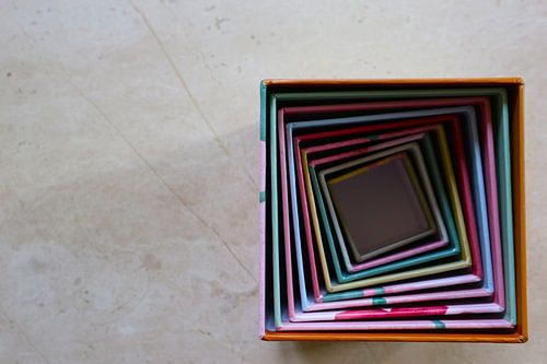 Vierkante spiraal kleurrijk rechtsonder