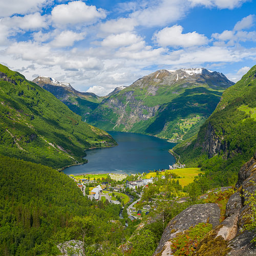 Blick auf Geiranger vom Flydalsjuvet aus, Møre og Romsdal, Norwegen von Henk Meijer Photography