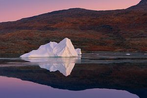 Lever de soleil dans le Rødefjord, Scoresby Sund, Groenland