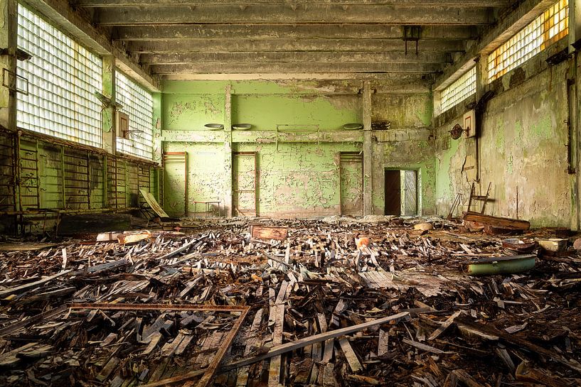 Verlassene Turnhalle in Tschernobyl. von Roman Robroek – Fotos verlassener Gebäude