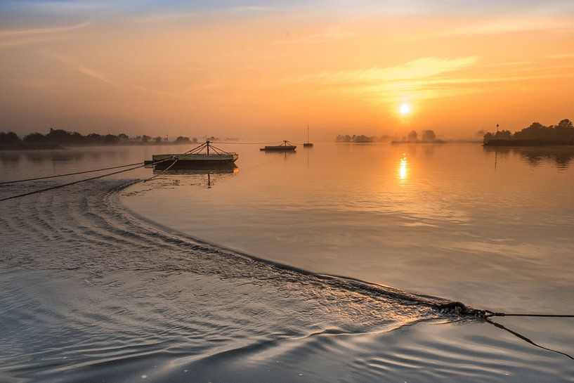 Gierponten bij zonsopkomst by Moetwil en van Dijk - Fotografie