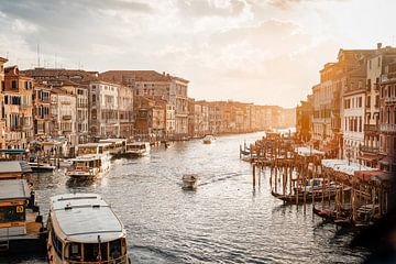 Zonsondergang over het Grand Canal van Marcel Vervuurt