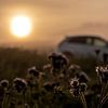 Auto im Sonnenaufgang von Stefan Heesch