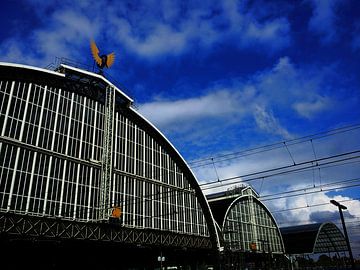 Amsterdam Hauptbahnhof von Chandra Bhola