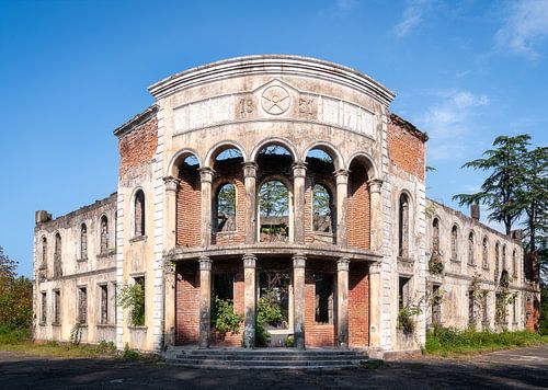 Bâtiment abandonné en ruine.