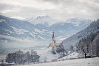 Kerk in de Alpen in de sneeuw in een winter landschap van iPics Photography thumbnail