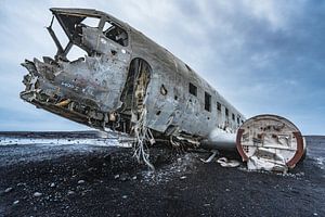 Abandoned DC3 wreckage (3)