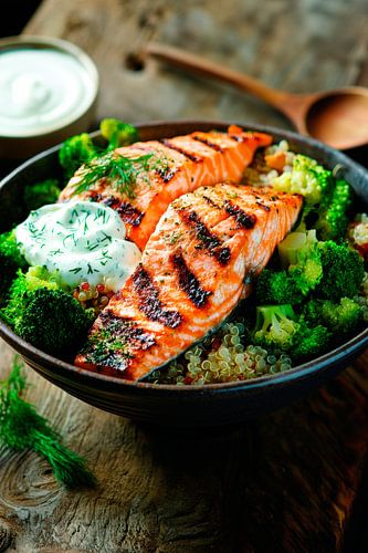 Gegrilde zalm met quinoa en broccoli