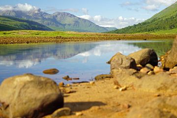 Kleurrijke Glen Etive in Schotland.