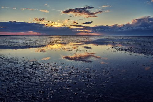 A friendly passing Wadden cloud by Remco de Vries