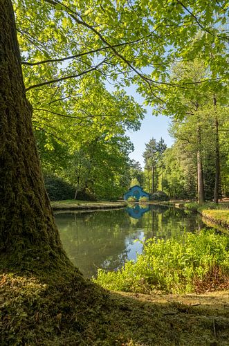 Het blauwe boothuis in Paleispark Het Loo