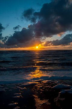 Zonsondergang boven de Noordzee.  by Frank Van der Werff