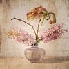 Frühling in einer Vase. von Alie Ekkelenkamp