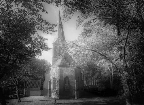 Die Kirche wurde in Schwarz-Weiß fotografiert. von Hans Buls Photography