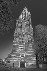 Enkhuizens berühmter Kirchturm, die Westerkerk, in schwarz-weiß