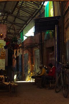 Silence in an alley full of memories by Stille Vertelling